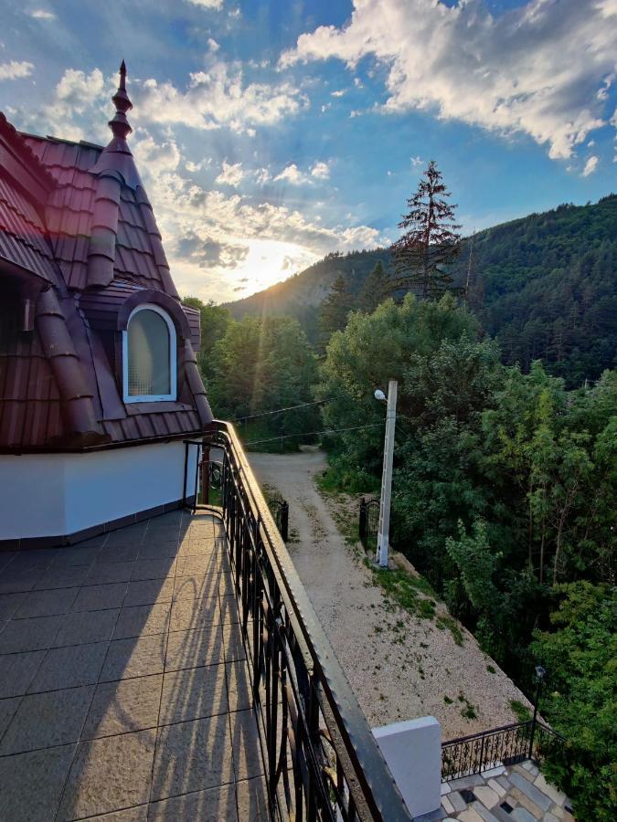 Отель Castle Gate Бран Экстерьер фото